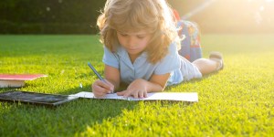 Faut-il infliger des cahiers de vacances aux enfants ?