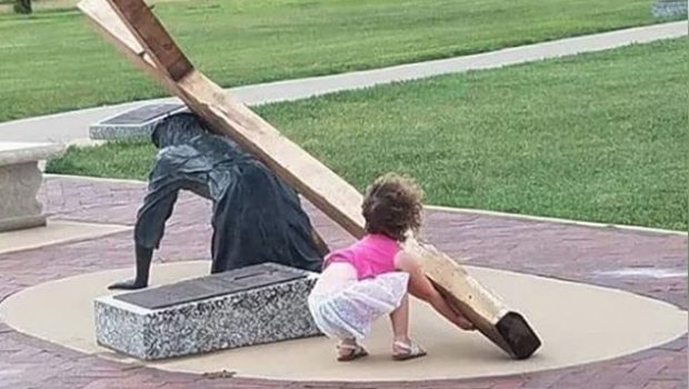 LITTLE GIRL CROSS