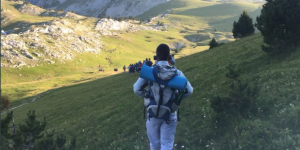 Réfugiés et scouts de France partagent une semaine de randonnée à la montagne