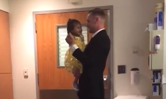 Père danse avec sa fille