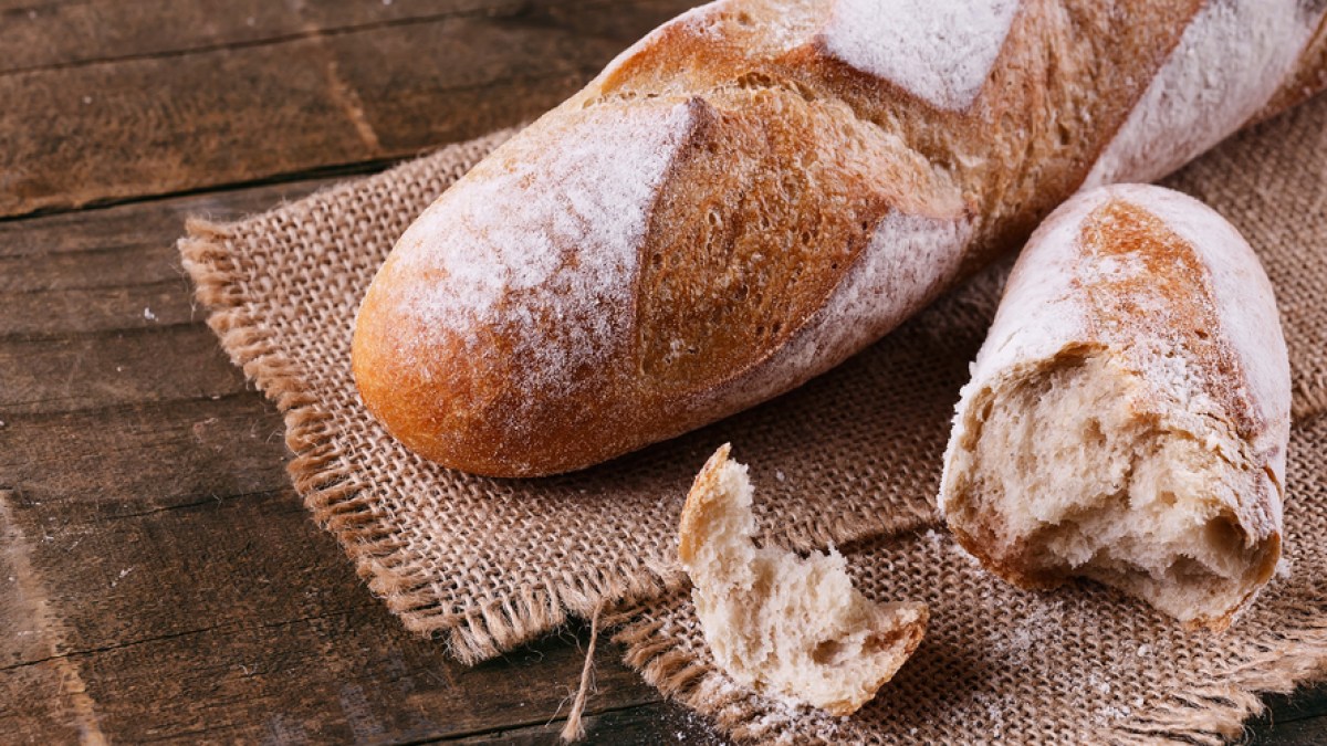 WEB3-BAGUETTE-FRENCH-BREAD-De_Yulia_von_Eisenstein_I_Shutterstock