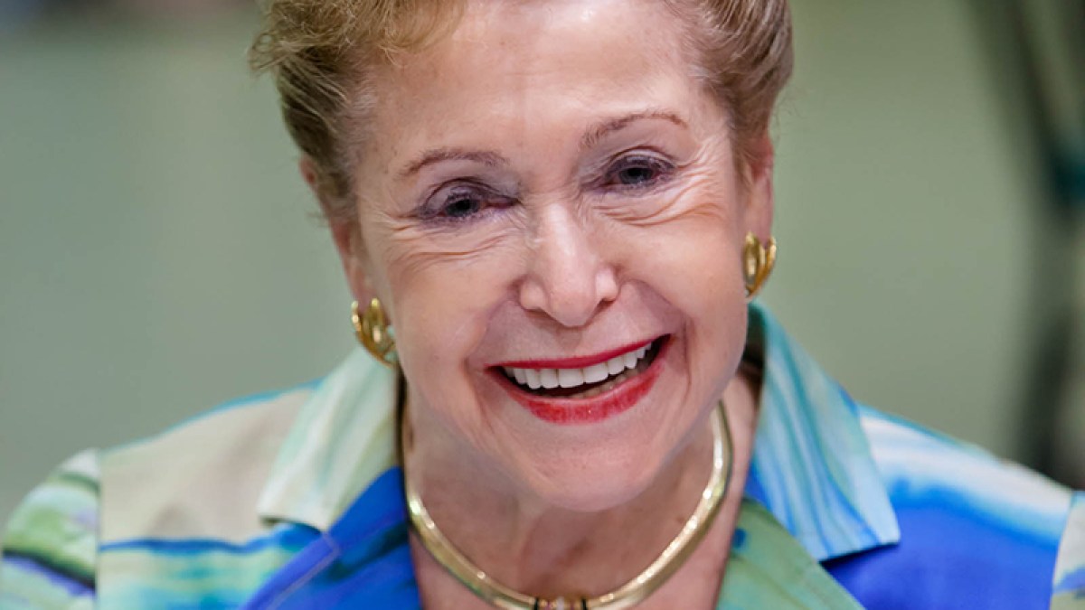MARY HIGGINS CLARK