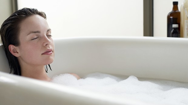plaisir - Tout plaisir est-il mauvais ? Web3-beautiful-young-woman-relaxing-with-eyes-closed-in-bathtub-shutterstock_146566628