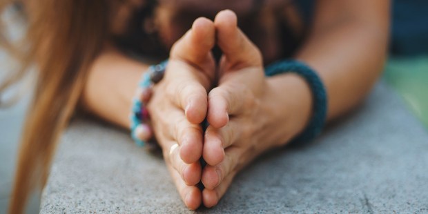 WOMAN HANDS