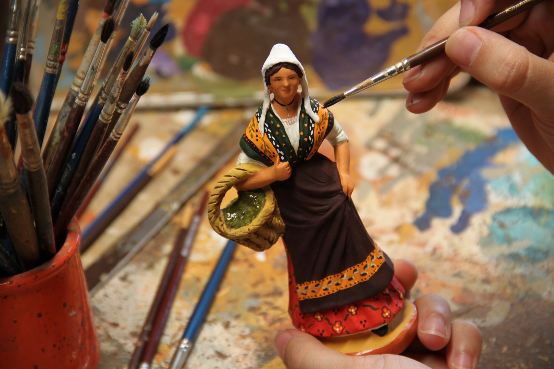 Peinture_de_La_Provençale_au_panier_d_olives_©_Santons_Fouque