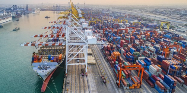 CONTAINERS SHIP