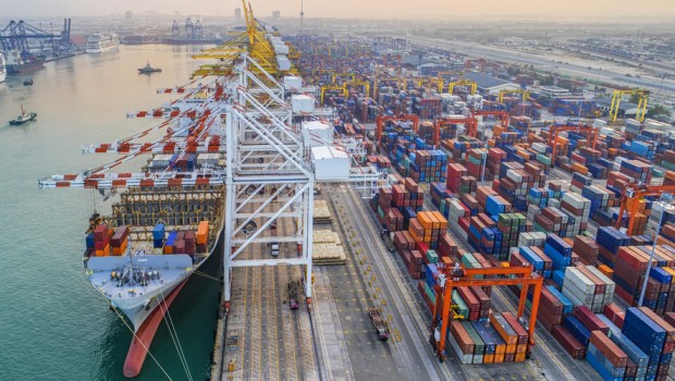 CONTAINERS SHIP