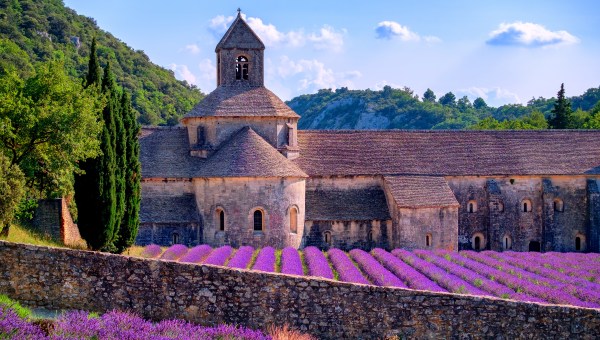 Corner Item Image - Quelle est la différence entre une abbaye, un monastère et un couvent ?