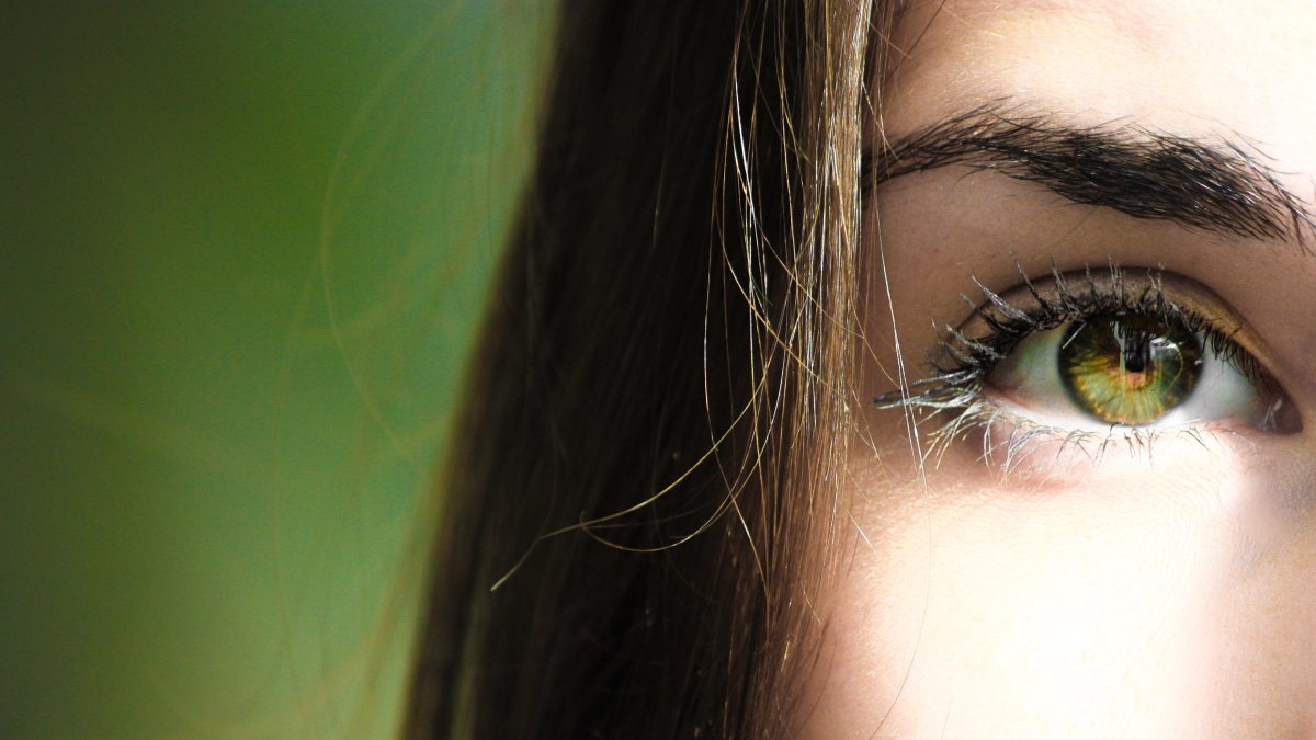 WOMAN EYE