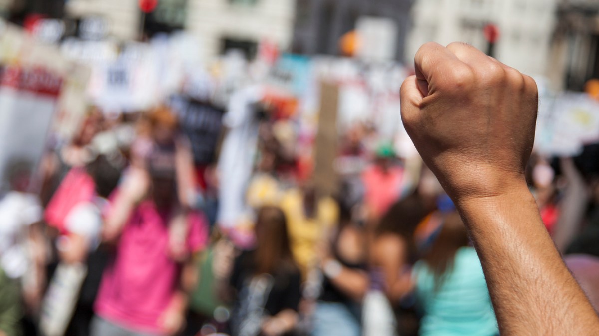 manifestation, poing levé