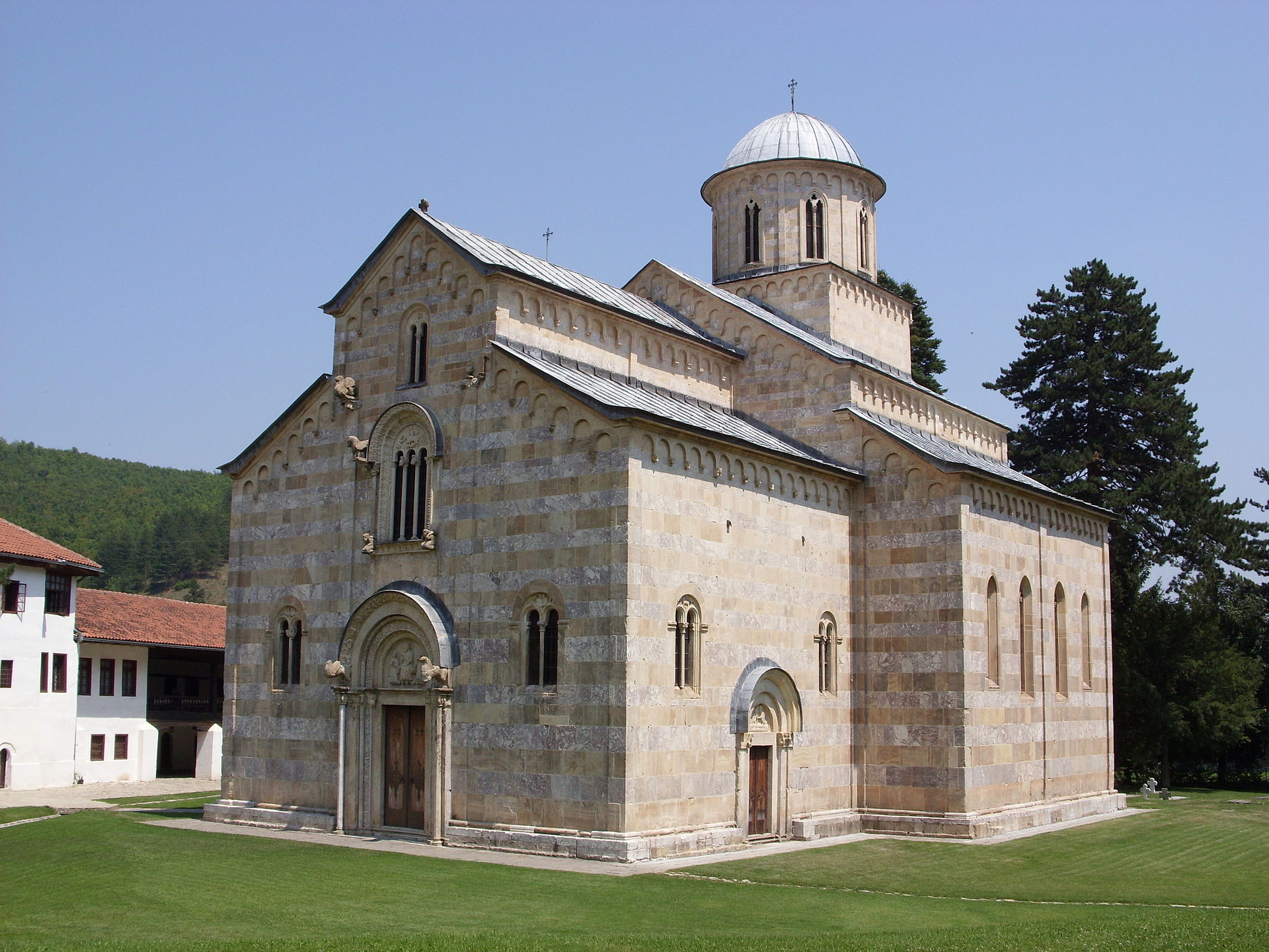 Visoki_Dečani,_exterior_view,_Julian_Nitzsche