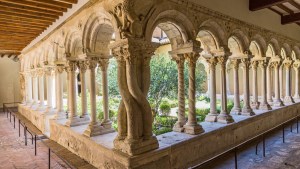 CLOISTER AIX