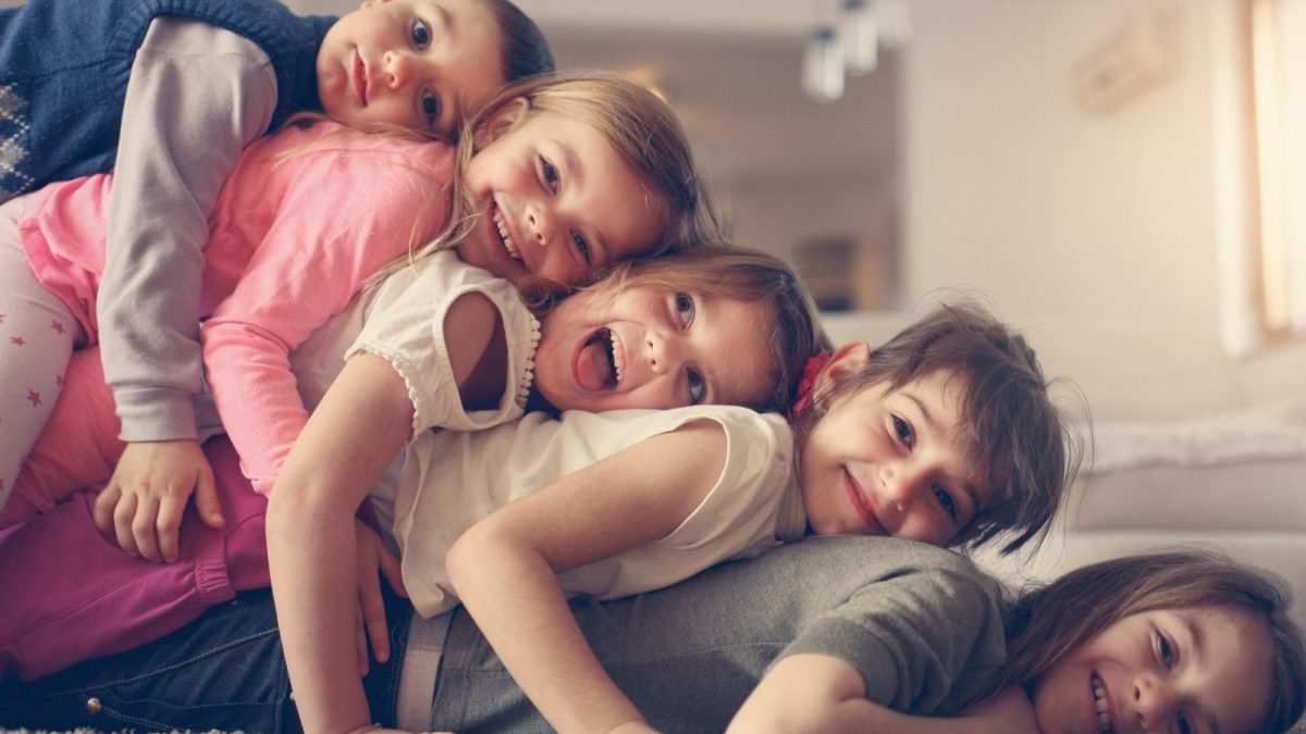 large family, children, brothers, sisters