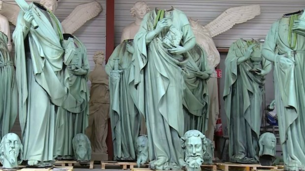 Les statues de Notre-Dame de Paris en restauration
