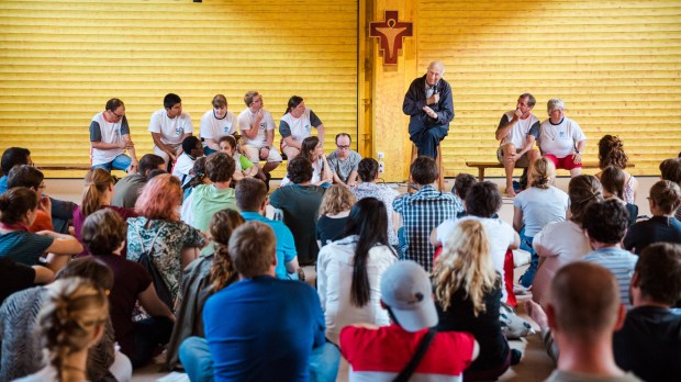 23 août 2017 : Conférence de Jean VANIER, fondateur de l&rsquo;Arche, lors de la semaine de rencontre des jeunes adultes au sein de la communauté de Taizé (71), France