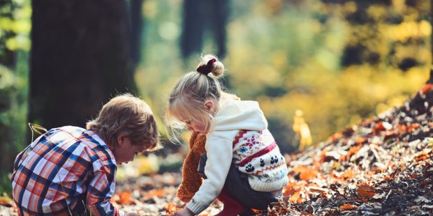 Les 6 raisons qui expliquent pourquoi les amis d’enfance sont si