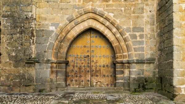 porte d'une église