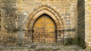 porte d'une église