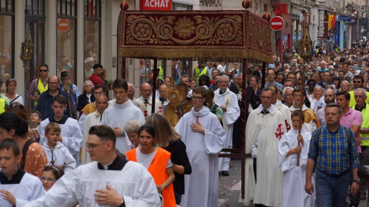 fete-dieu-lyon-bis.jpg