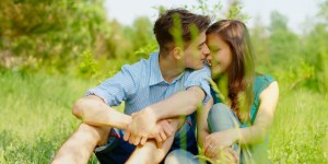 Comment réagir au premier amour de son ado ?
