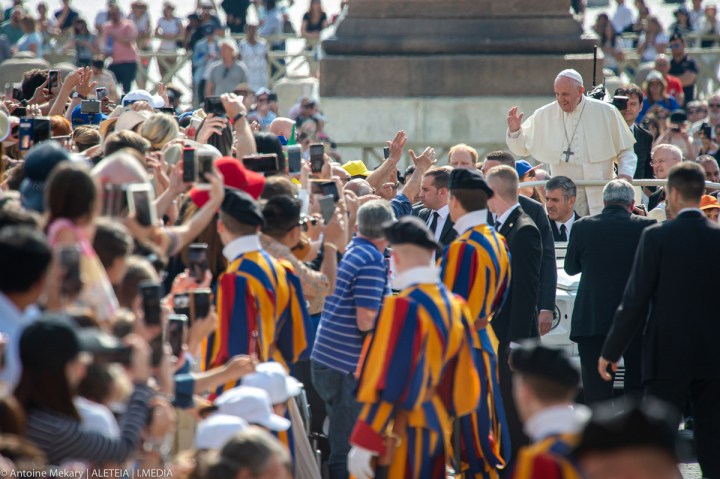 POPE AUDIENCE JUN 05