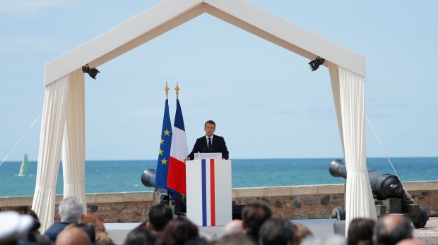 web2-emmanuel-macron-afp-000_1hh22t.jpg