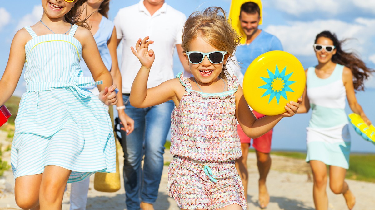 Huit choses à avoir en tête avant de partir en vacances avec des amis