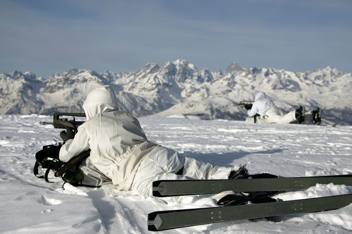 {"rendered":"Ces saints patrons qui veillent sur les arm\u00e9es"}