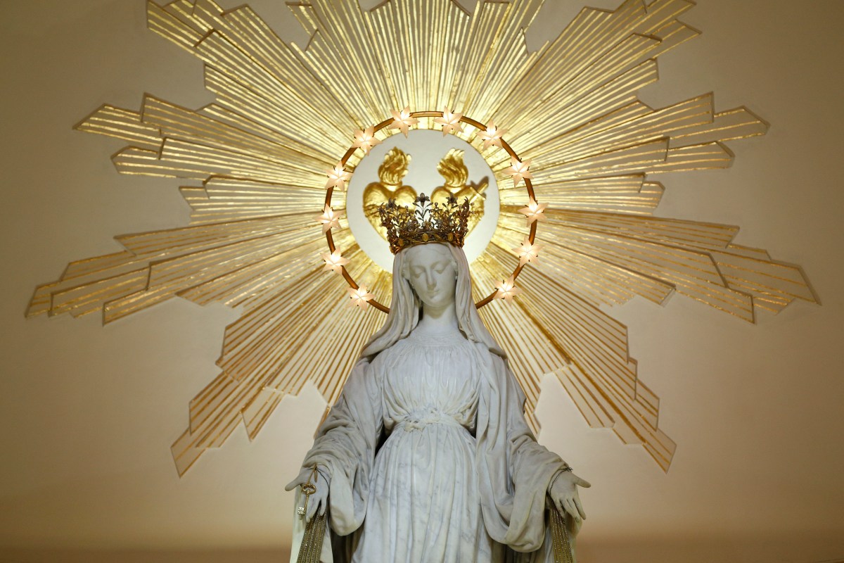 Notre Dame médaille miraculeuse couronnée