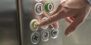 La mésaventure du pape François dans un ascenseur