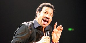 Bonnie Tyler et Lionel Richie chanteront au Vatican pour le concert de Noël