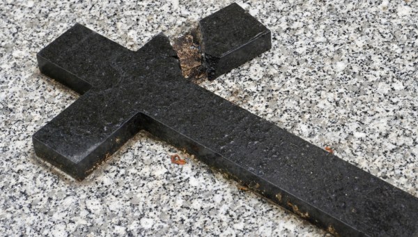 croix cassée