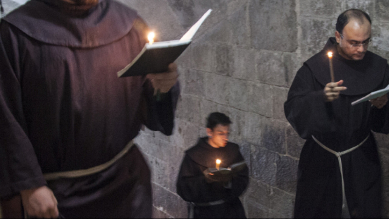 En images : comment se déroule la journée d&rsquo;un moine ?