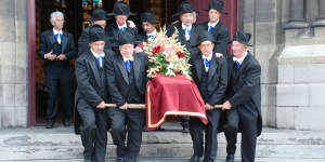 « Saints ou assassins&nbsp;», ils les accompagnent dans leur dernière demeure