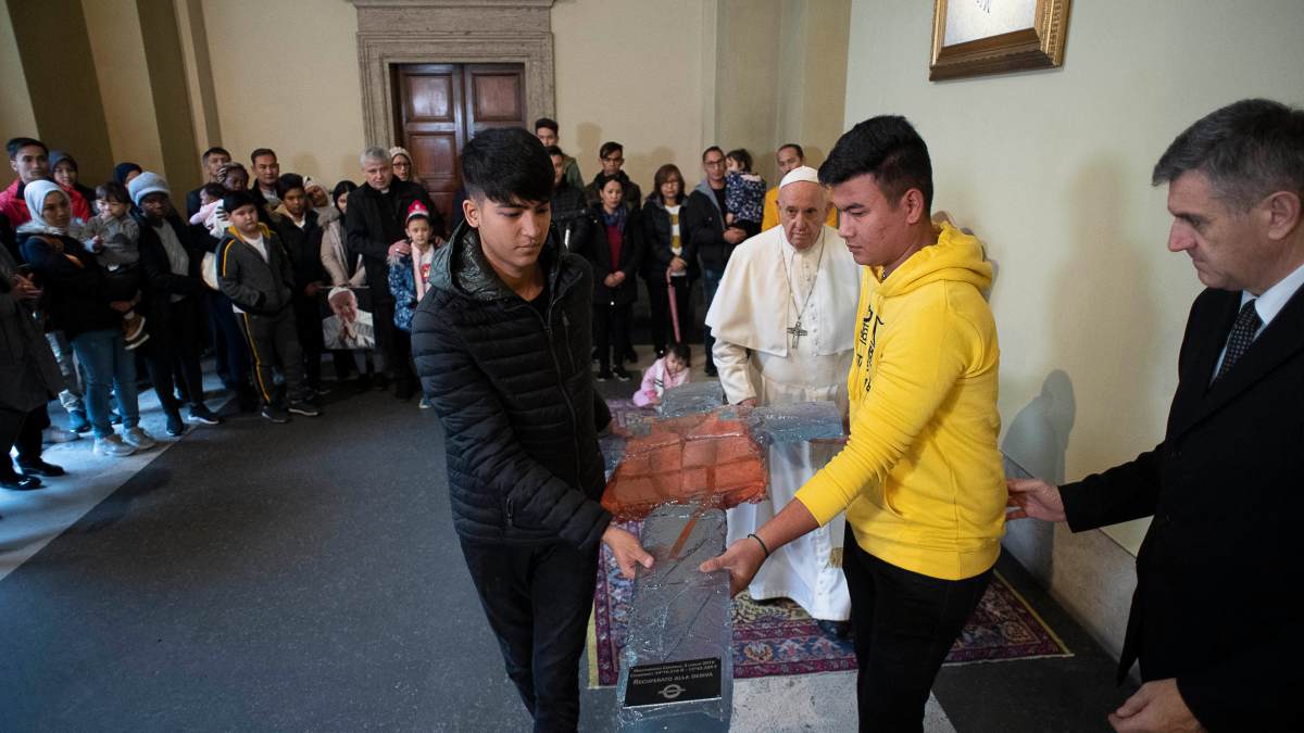 POPE MEET REFUGEES LESBOS