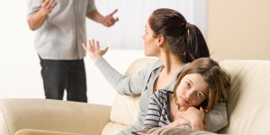 &#8220;Elle laisse tout passer&#8221;, &#8220;il est trop strict&#8221; : comment s’entendre pour éduquer un enfant