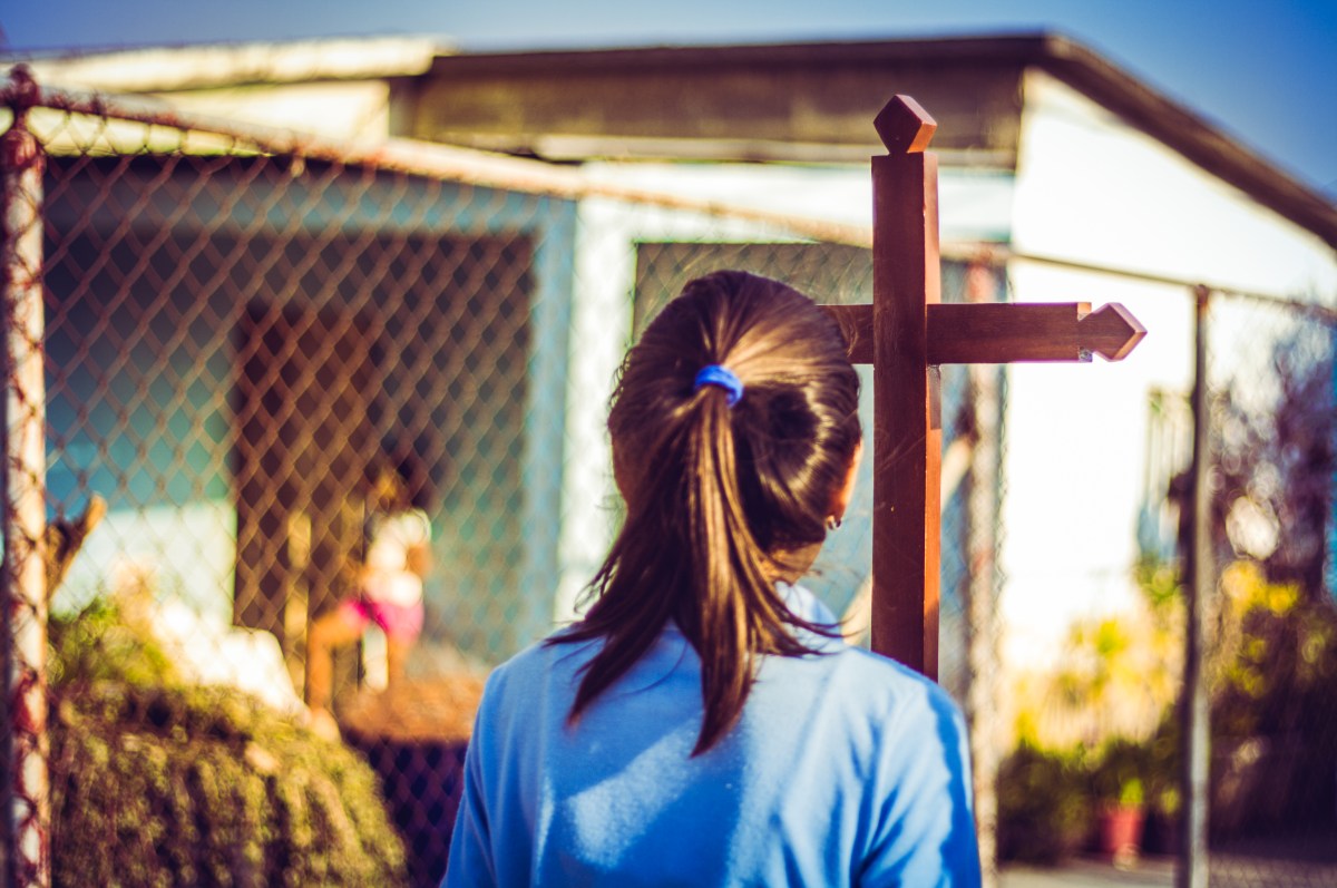 jeune femme en mission