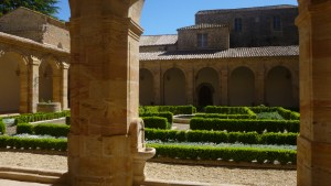 cloitre abbaye sainte Marie de Lagrasse