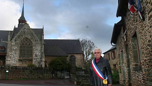 Soeur Annick Homo est à la fois religieuse et maire de la commune de Saint-Léry, dans le Morbihan.