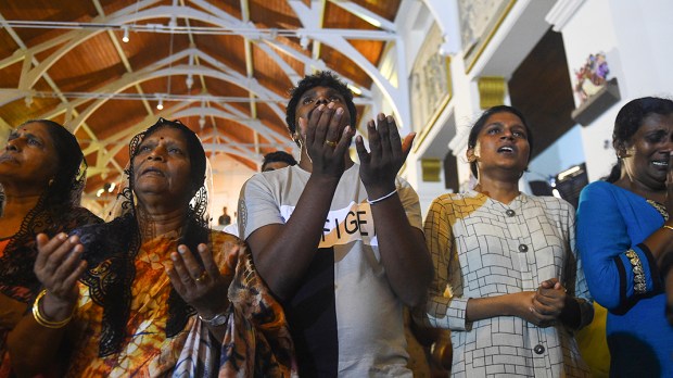 Les sœurs de Mère Teresa bientôt contraintes de quitter l’Inde ? Web3-india-church-mass-christian-pray-afp-000_1hg4cf