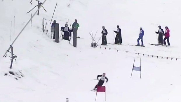 Prêtres polonais font du ski