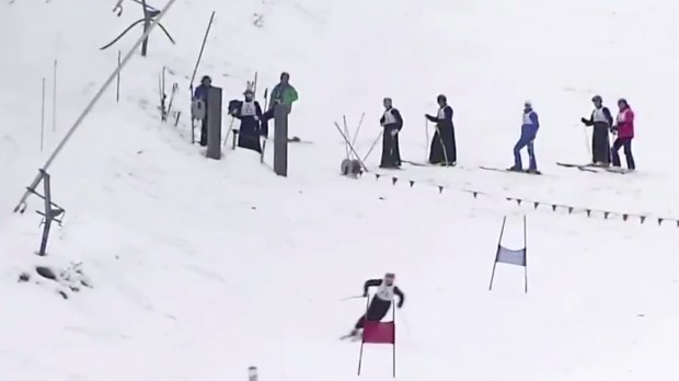 Prêtres polonais font du ski