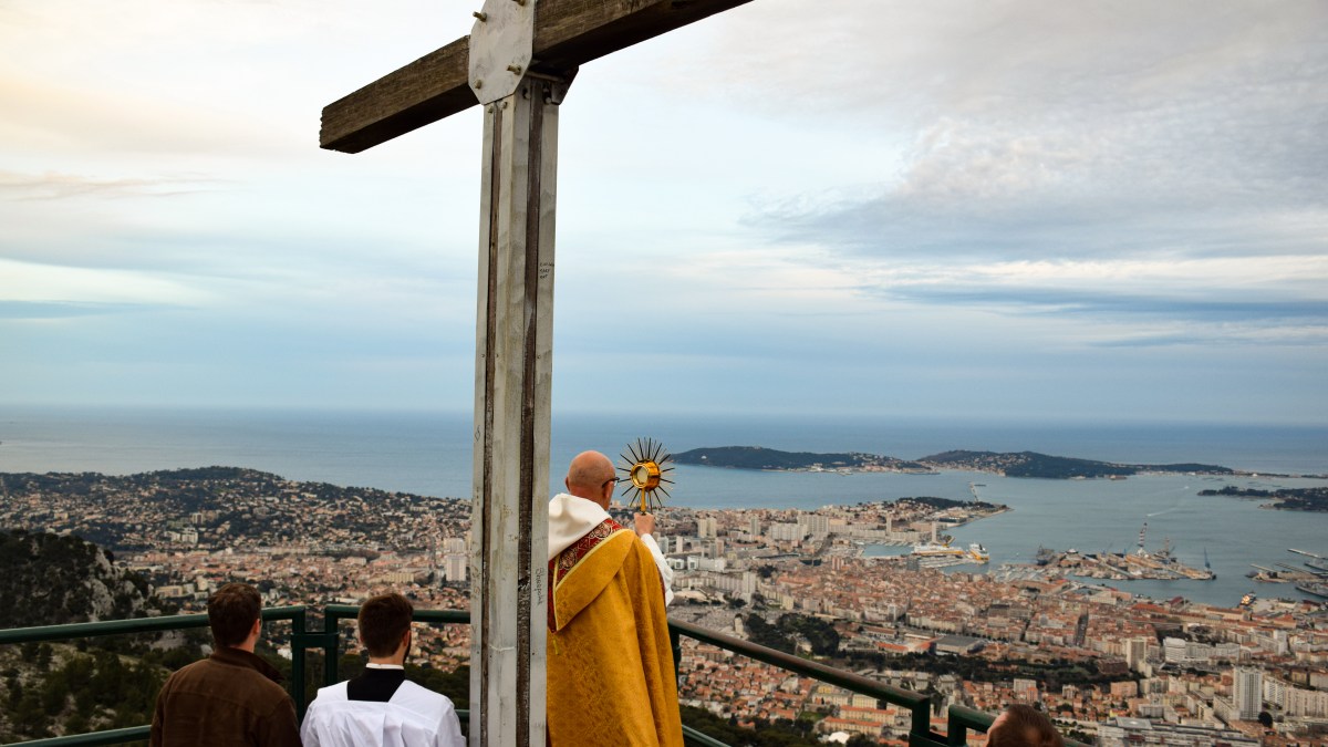 monseigneur-saint-sacrement-toulon6.jpg