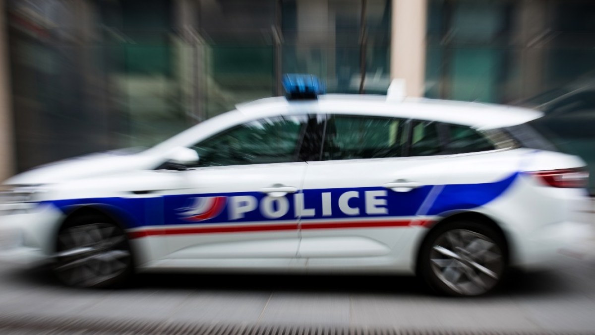 police-car-france.jpg