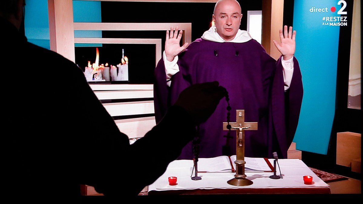 television-mass-godong-fr114127a.jpg