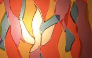 Bricolage de Pentecôte : un vitrail, symbole de la présence lumineuse de Dieu