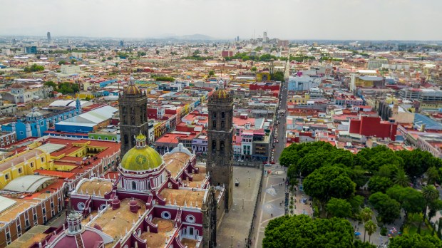 WEB2-MEXIQUE-MEXICO-CHURCH-shutterstock_1131960515.jpg