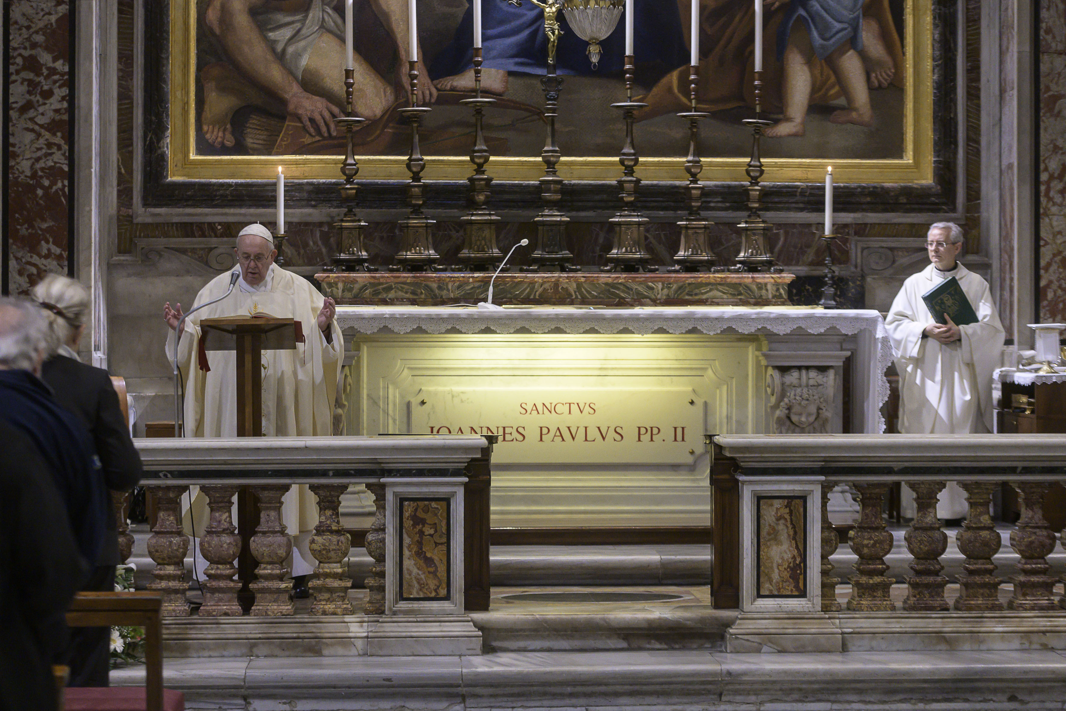 web2-am051820-pope-francis-holy-mass-centenary-saint-john-paul-ii-vatican-media-foto_1-1.jpg