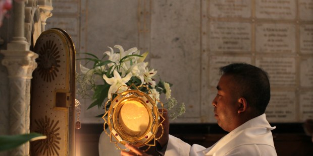 WEB2-SAINT-SACREMENT-HOLY-GODONG-FR465100A.jpg