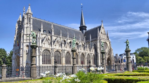 cathedrale-notre-dame-du-sablon-bruxelles-belgique-shutterstock_207051211.jpg